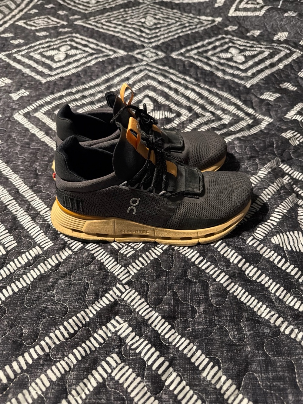 OnCloud Black and Tan Women’s Shoes